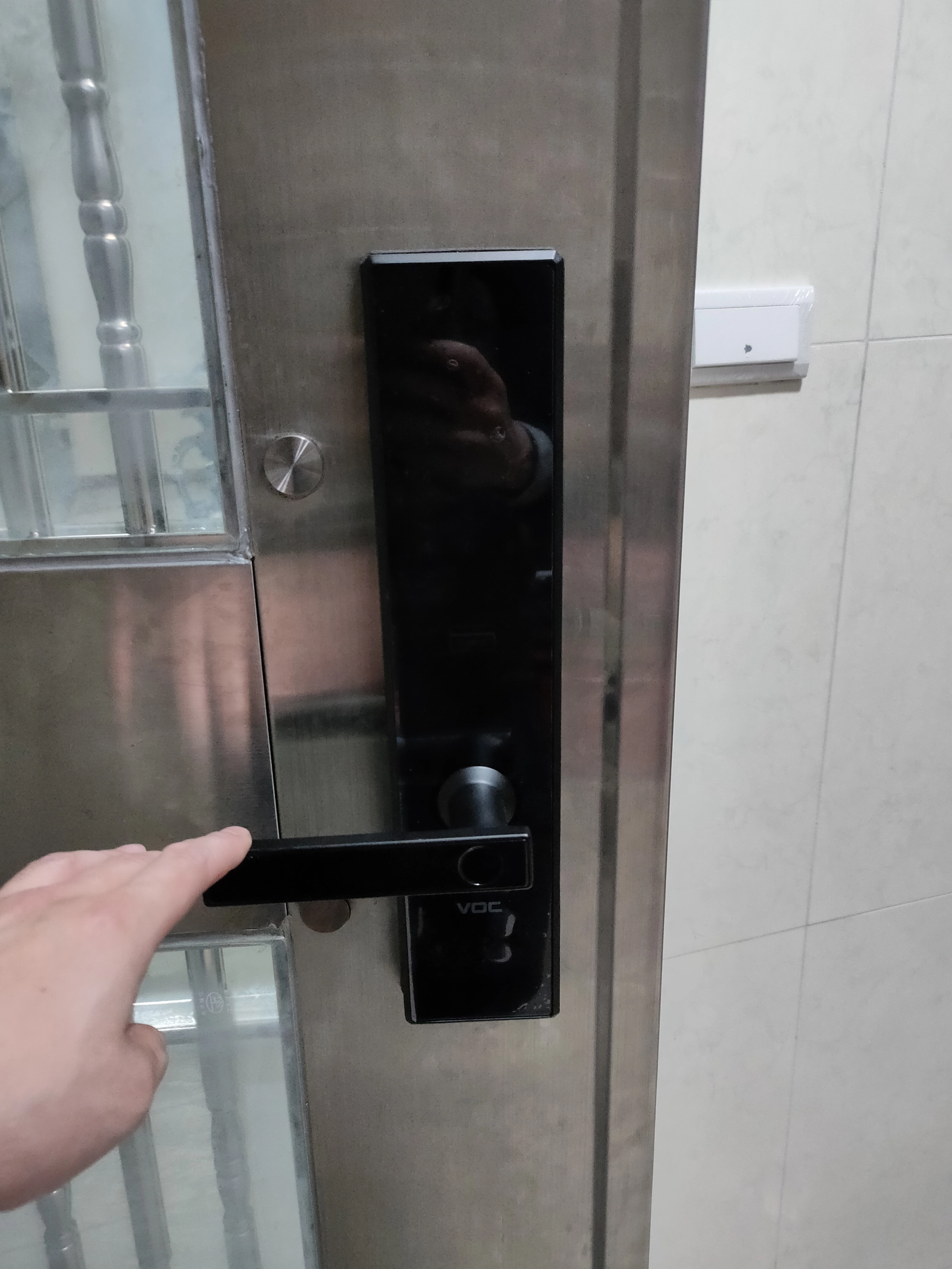 白鐵門電子鎖外側把手操作示範