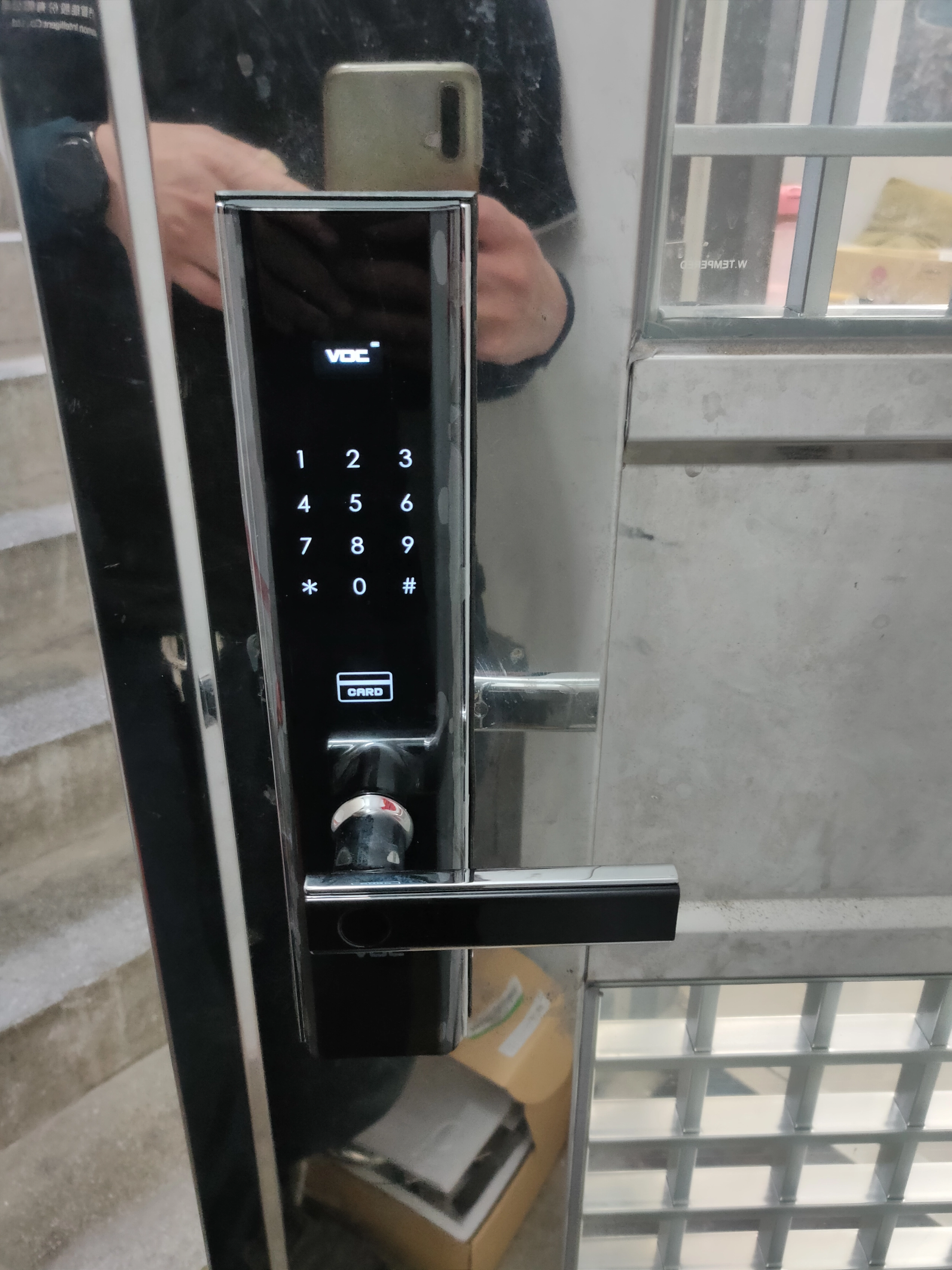 白鐵門玻璃格窗密碼電子鎖