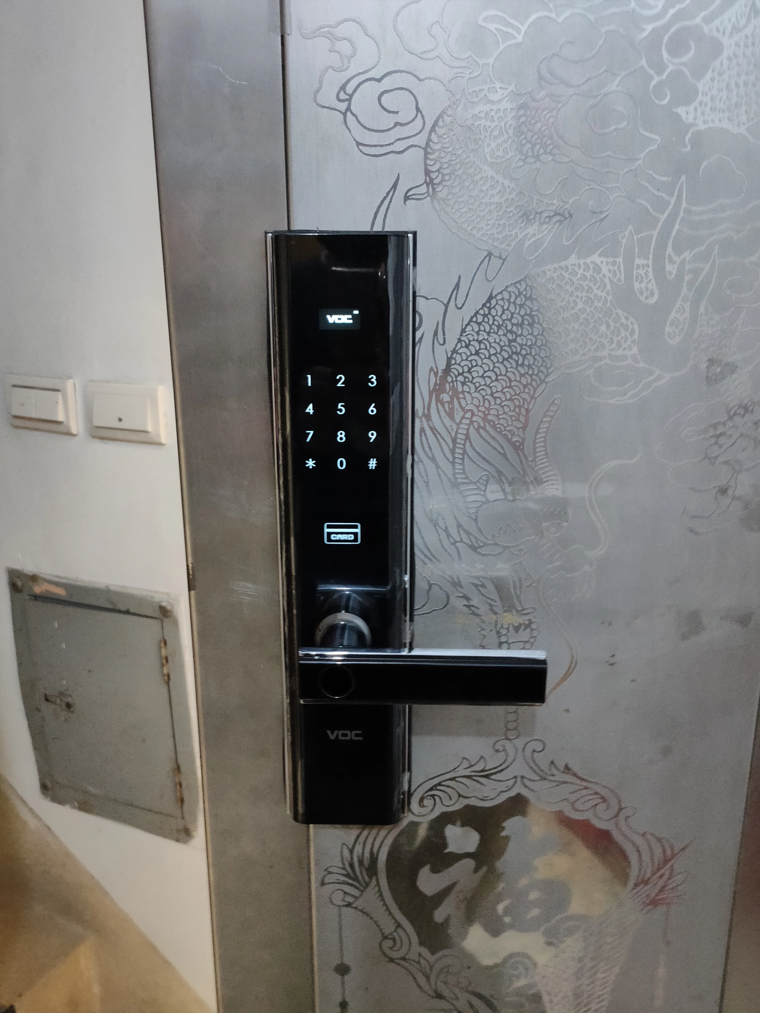白鐵門黑色密碼電子鎖安裝完工