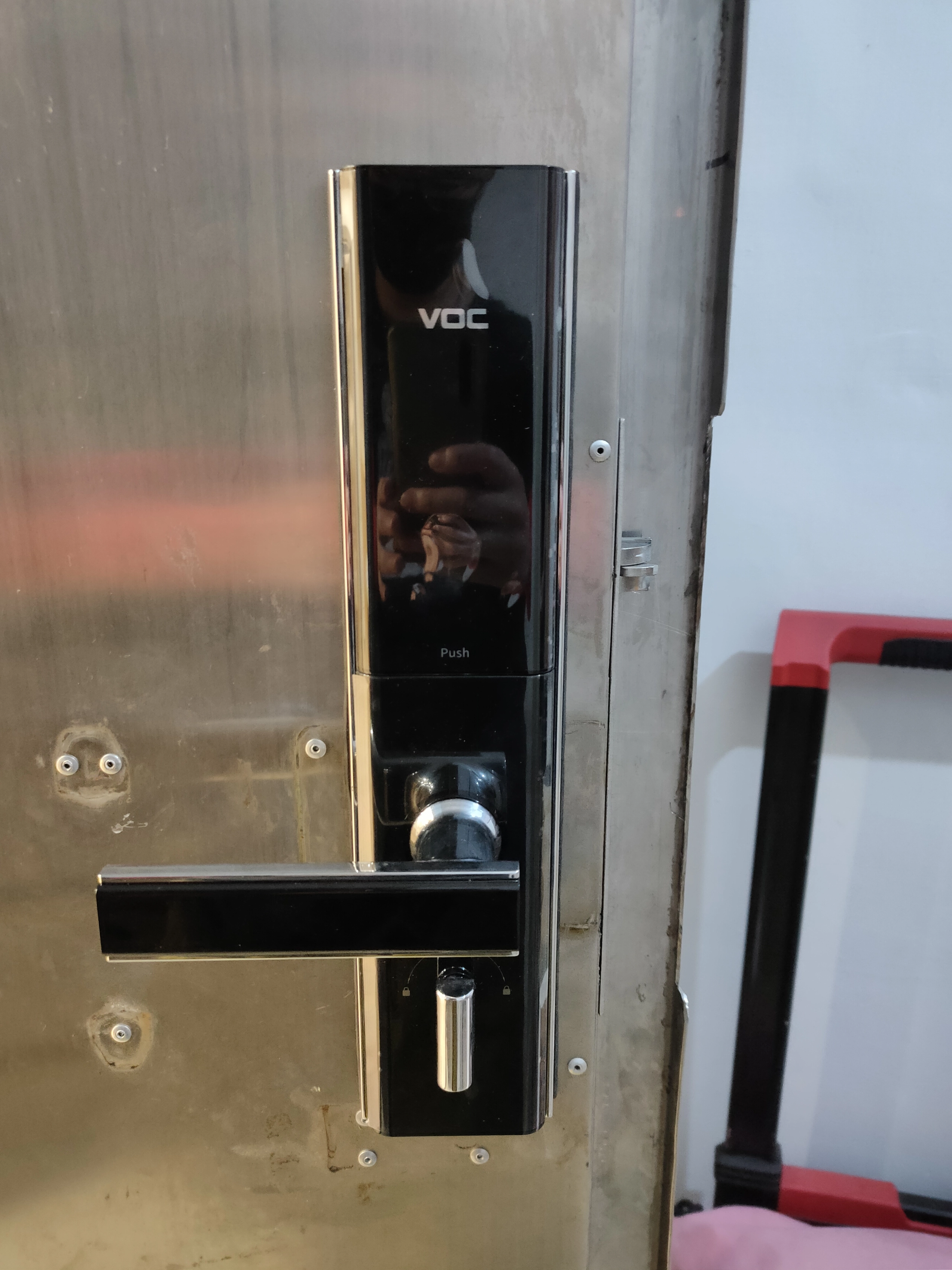 白鐵門黑色電子鎖外側面板