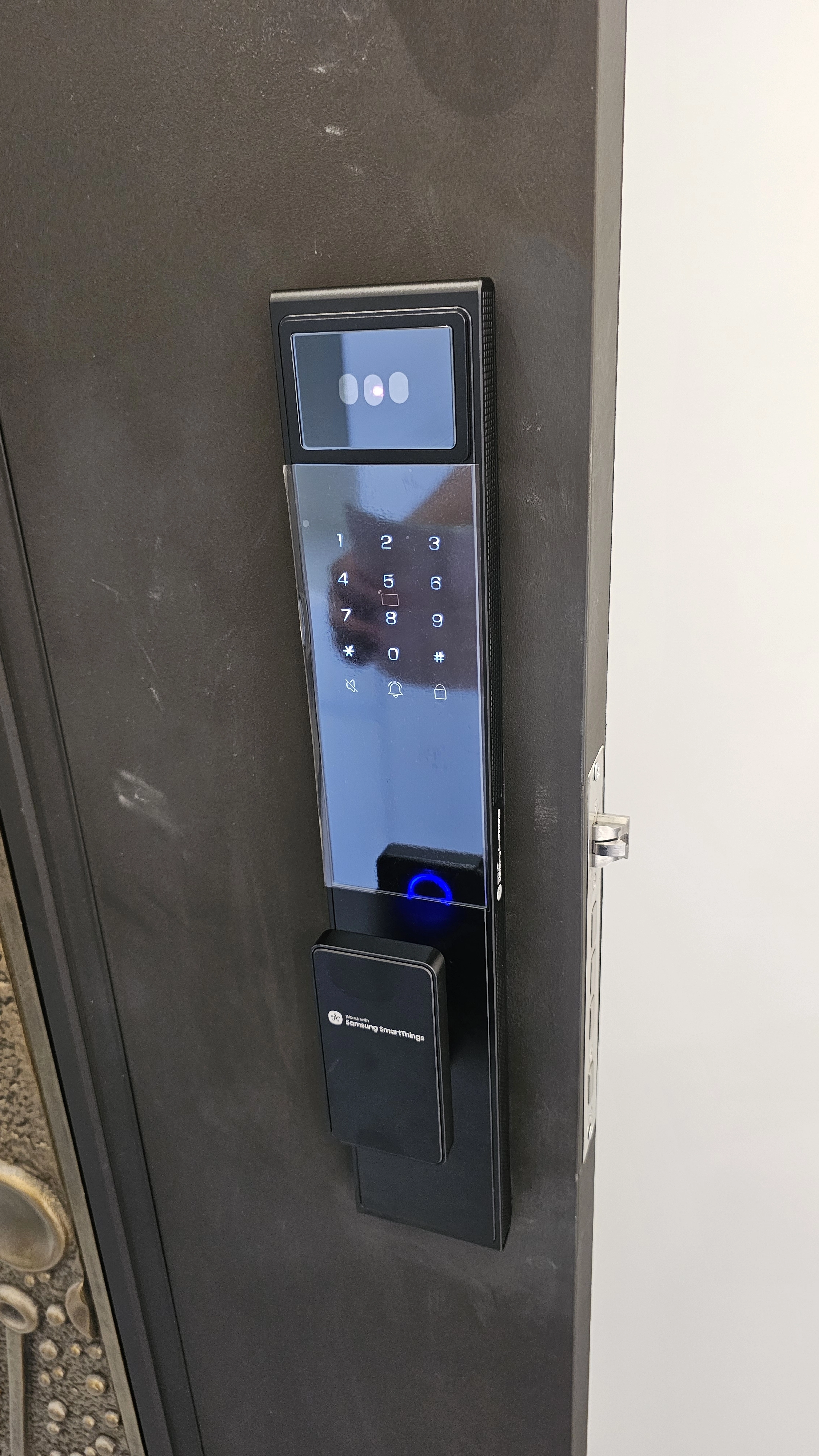 住家大門螢幕推拉式電子鎖安裝完工