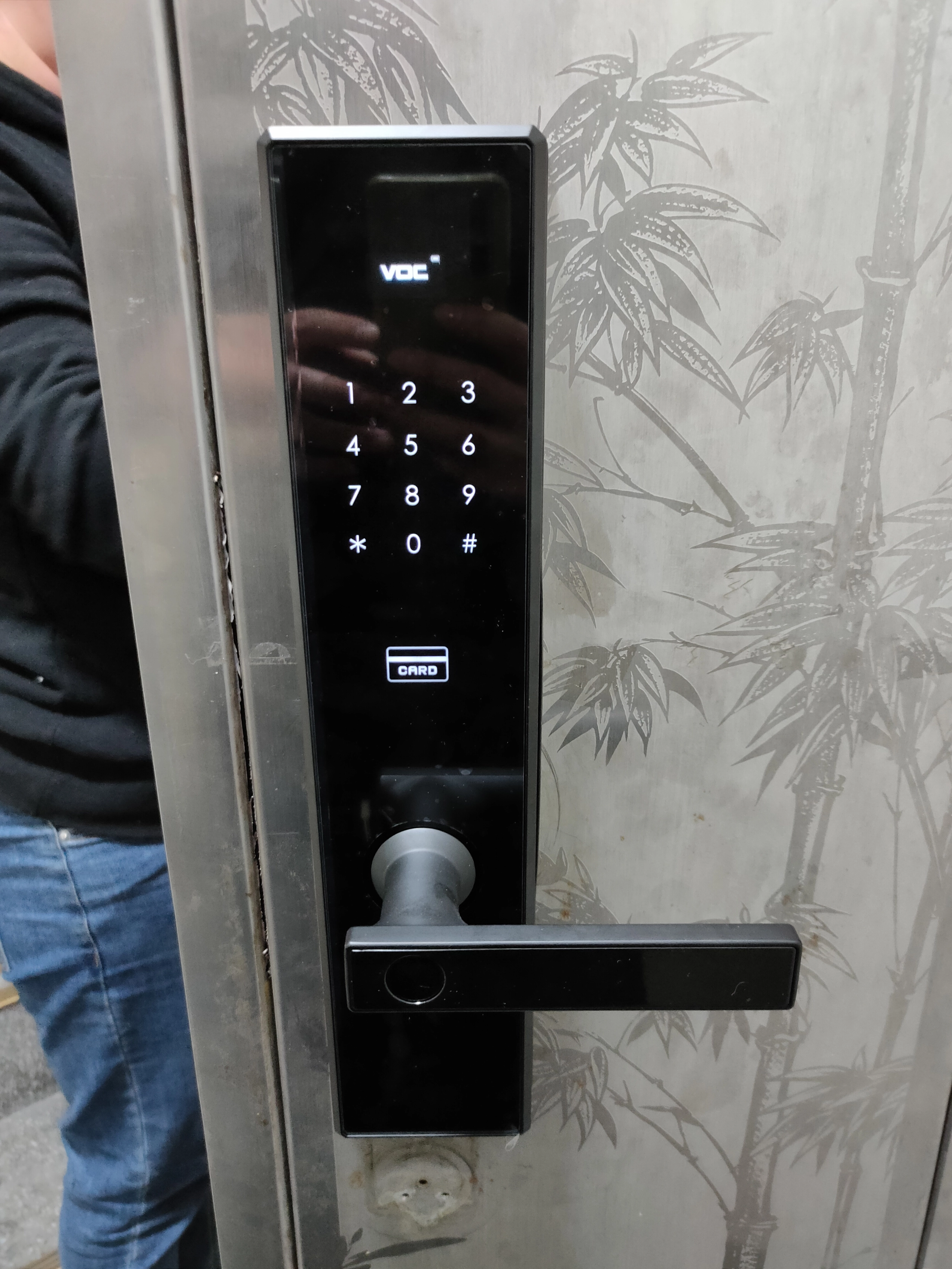特殊安裝案例竹紋白鐵門密碼電子鎖完工