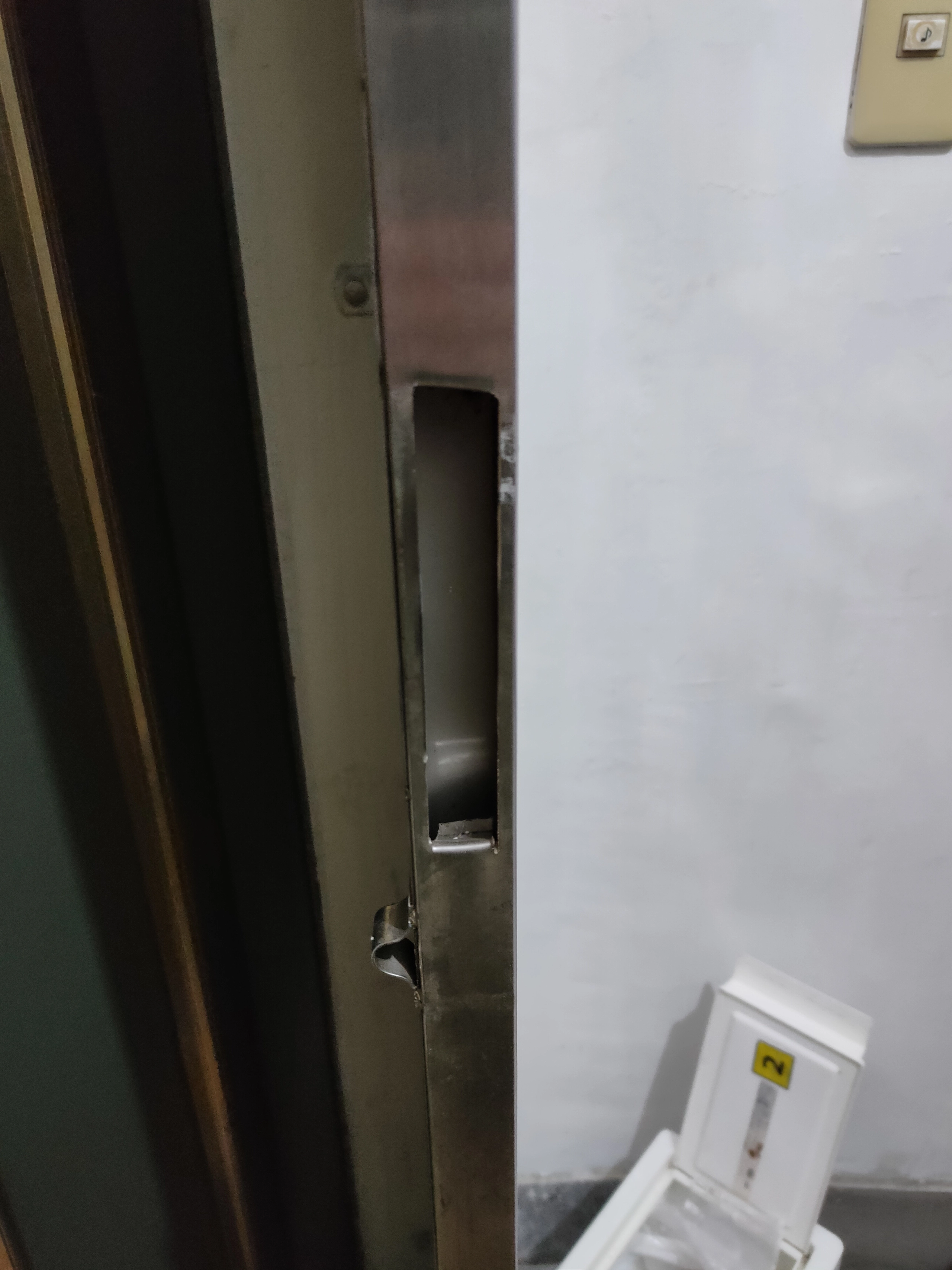 特殊安裝案例白鐵門側面鎖體細節